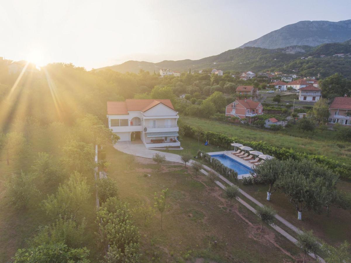 Villa Montanja 헤르섹 외부 사진