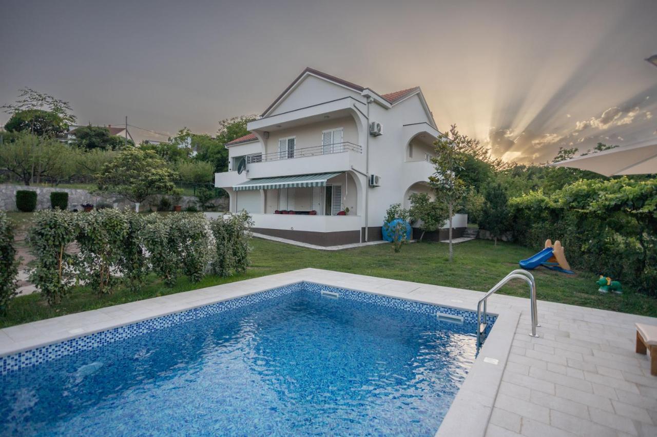 Villa Montanja 헤르섹 외부 사진